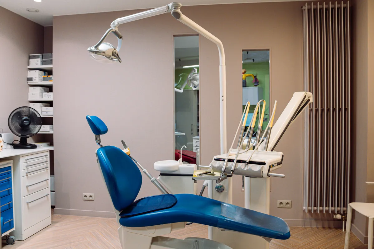 Second cabinet de soins avec fauteuil d'orthodontie